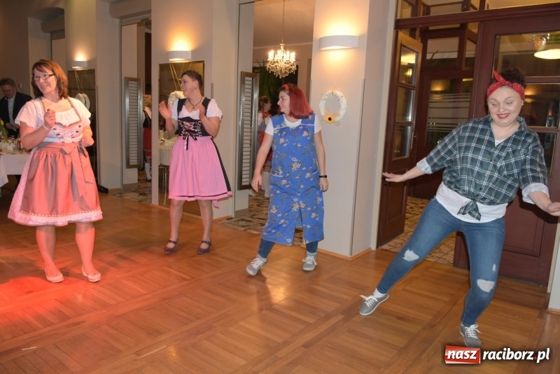 Zdjęcie w galerii na portalu naszraciborz.pl: Bez liczenia kalorii. Pół tysiąca pączków na tłustym czwartku w Tworkowie  wiadomości z regionu