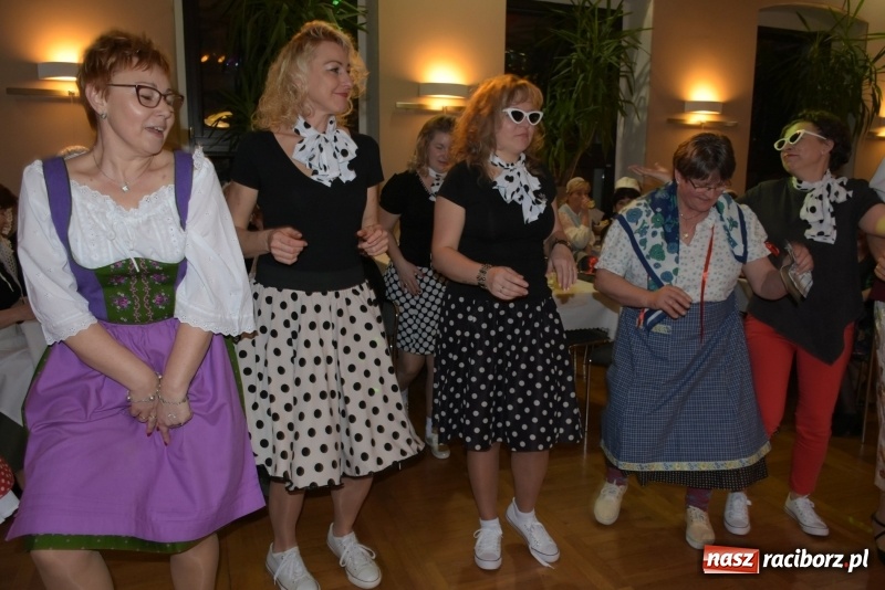 Zdjęcie w galerii na portalu naszraciborz.pl: Bez liczenia kalorii. Pół tysiąca pączków na tłustym czwartku w Tworkowie  wiadomości z regionu