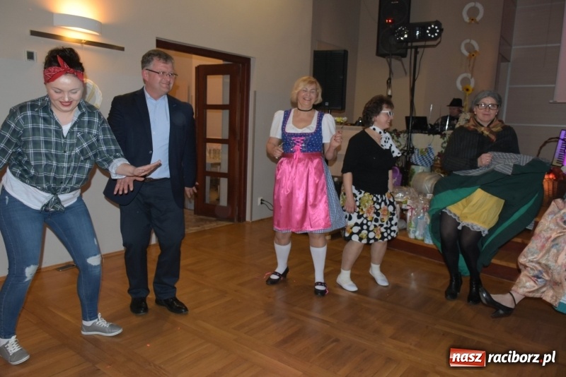 Zdjęcie w galerii na portalu naszraciborz.pl: Bez liczenia kalorii. Pół tysiąca pączków na tłustym czwartku w Tworkowie  wiadomości z regionu