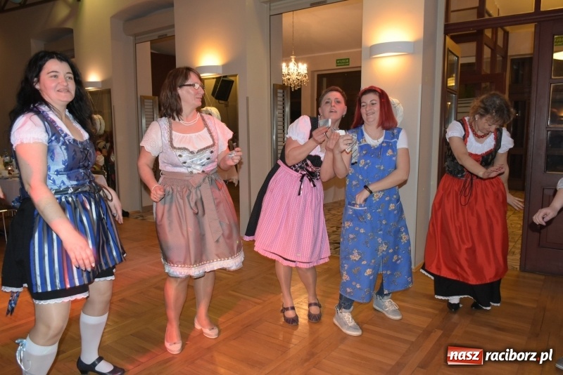 Zdjęcie w galerii na portalu naszraciborz.pl: Bez liczenia kalorii. Pół tysiąca pączków na tłustym czwartku w Tworkowie  wiadomości z regionu