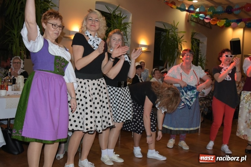 Zdjęcie w galerii na portalu naszraciborz.pl: Bez liczenia kalorii. Pół tysiąca pączków na tłustym czwartku w Tworkowie  wiadomości z regionu