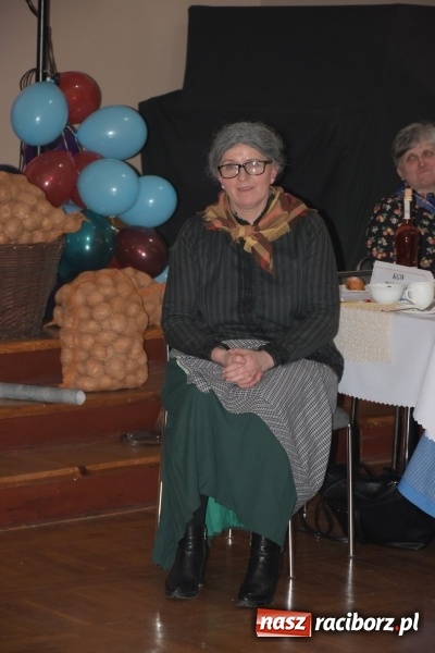 Zdjęcie w galerii na portalu naszraciborz.pl: Bez liczenia kalorii. Pół tysiąca pączków na tłustym czwartku w Tworkowie  wiadomości z regionu