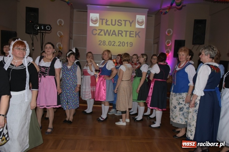 Zdjęcie w galerii na portalu naszraciborz.pl: Bez liczenia kalorii. Pół tysiąca pączków na tłustym czwartku w Tworkowie  wiadomości z regionu