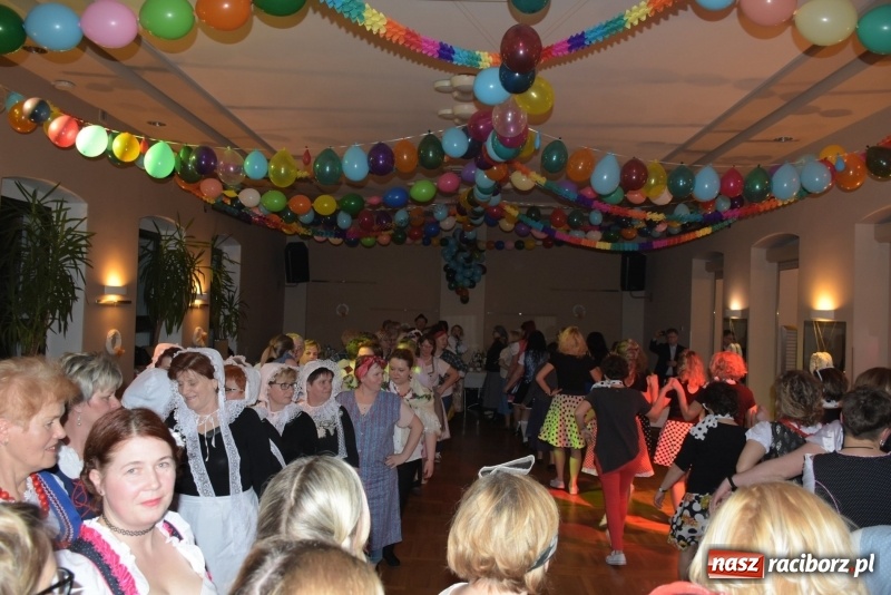 Zdjęcie w galerii na portalu naszraciborz.pl: Bez liczenia kalorii. Pół tysiąca pączków na tłustym czwartku w Tworkowie  wiadomości z regionu