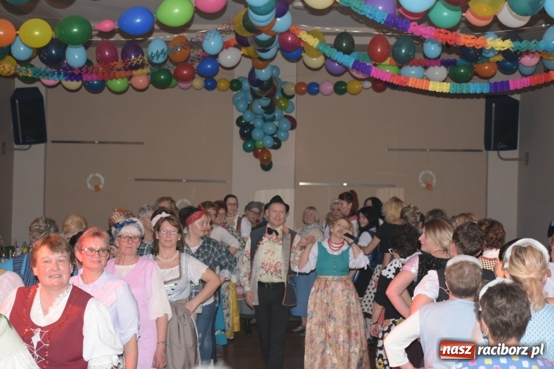 Zdjęcie w galerii na portalu naszraciborz.pl: Bez liczenia kalorii. Pół tysiąca pączków na tłustym czwartku w Tworkowie  wiadomości z regionu