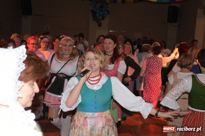 Zdjęcie w galerii na portalu naszraciborz.pl: Bez liczenia kalorii. Pół tysiąca pączków na tłustym czwartku w Tworkowie  wiadomości z regionu