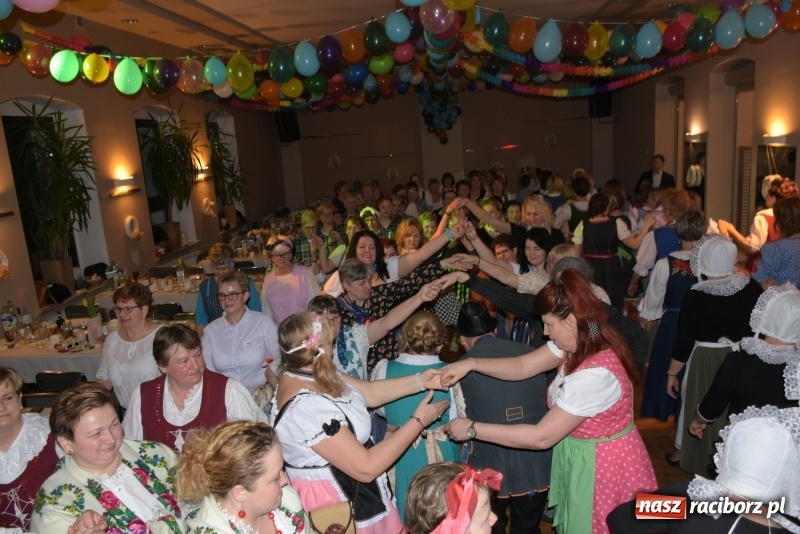 Zdjęcie w galerii na portalu naszraciborz.pl: Bez liczenia kalorii. Pół tysiąca pączków na tłustym czwartku w Tworkowie  wiadomości z regionu