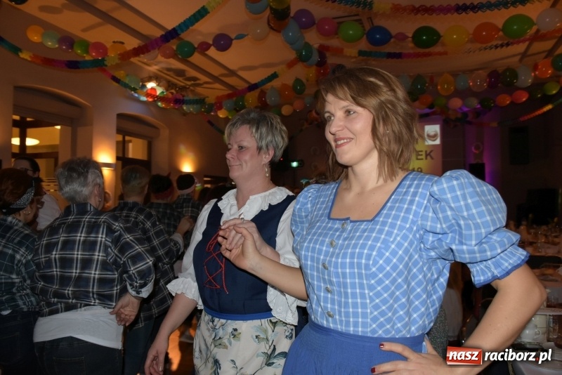 Zdjęcie w galerii na portalu naszraciborz.pl: Bez liczenia kalorii. Pół tysiąca pączków na tłustym czwartku w Tworkowie  wiadomości z regionu