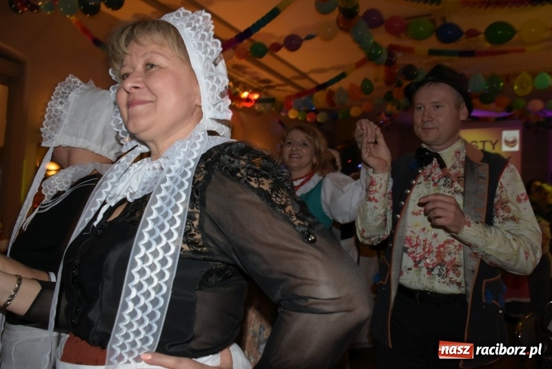 Zdjęcie w galerii na portalu naszraciborz.pl: Bez liczenia kalorii. Pół tysiąca pączków na tłustym czwartku w Tworkowie  wiadomości z regionu