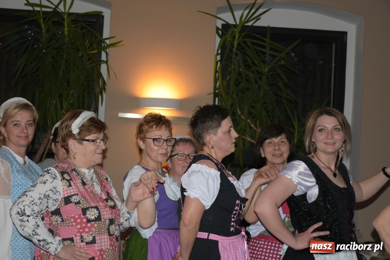 Zdjęcie w galerii na portalu naszraciborz.pl: Bez liczenia kalorii. Pół tysiąca pączków na tłustym czwartku w Tworkowie  wiadomości z regionu