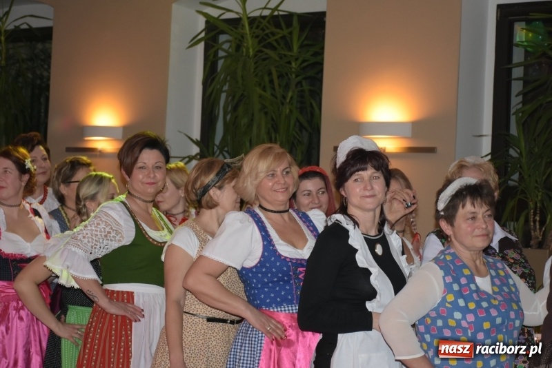 Zdjęcie w galerii na portalu naszraciborz.pl: Bez liczenia kalorii. Pół tysiąca pączków na tłustym czwartku w Tworkowie  wiadomości z regionu