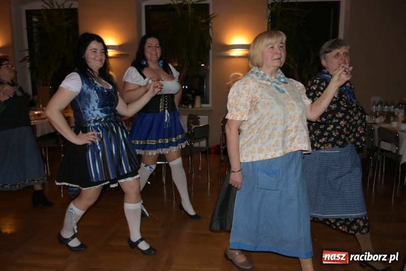 Zdjęcie w galerii na portalu naszraciborz.pl: Bez liczenia kalorii. Pół tysiąca pączków na tłustym czwartku w Tworkowie  wiadomości z regionu