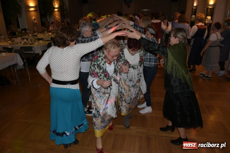 Zdjęcie w galerii na portalu naszraciborz.pl: Bez liczenia kalorii. Pół tysiąca pączków na tłustym czwartku w Tworkowie  wiadomości z regionu