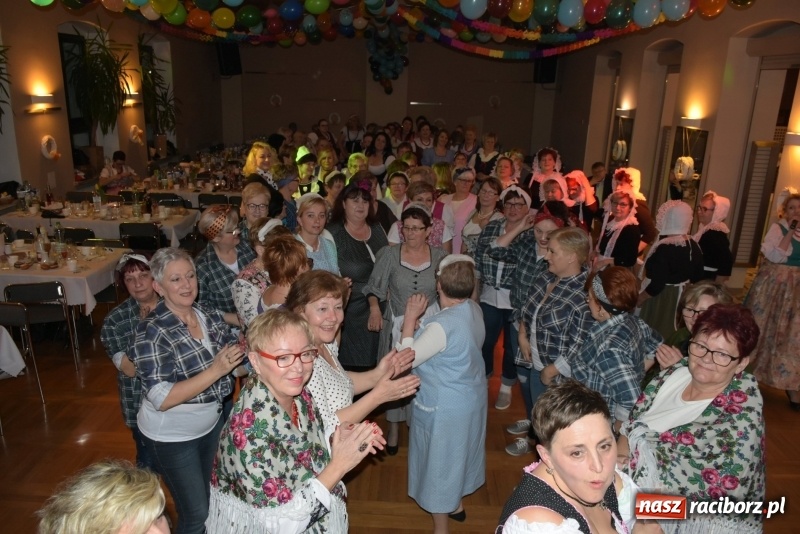 Zdjęcie w galerii na portalu naszraciborz.pl: Bez liczenia kalorii. Pół tysiąca pączków na tłustym czwartku w Tworkowie  wiadomości z regionu