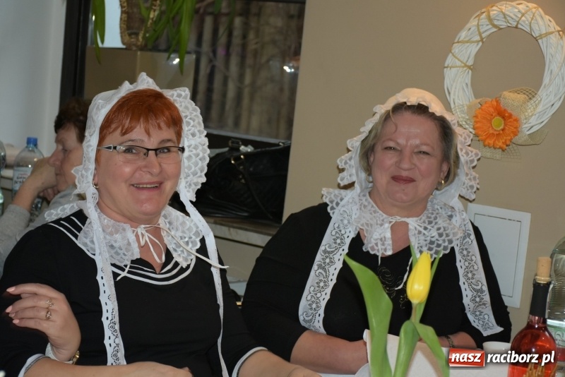 Zdjęcie w galerii na portalu naszraciborz.pl: Bez liczenia kalorii. Pół tysiąca pączków na tłustym czwartku w Tworkowie  wiadomości z regionu