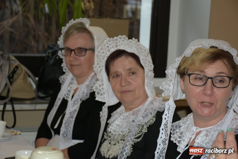 Zdjęcie w galerii na portalu naszraciborz.pl: Bez liczenia kalorii. Pół tysiąca pączków na tłustym czwartku w Tworkowie  wiadomości z regionu