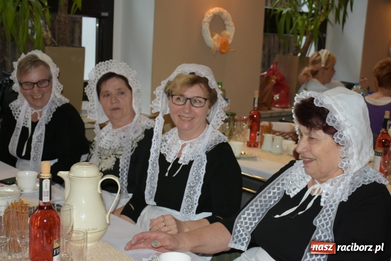 Zdjęcie w galerii na portalu naszraciborz.pl: Bez liczenia kalorii. Pół tysiąca pączków na tłustym czwartku w Tworkowie  wiadomości z regionu