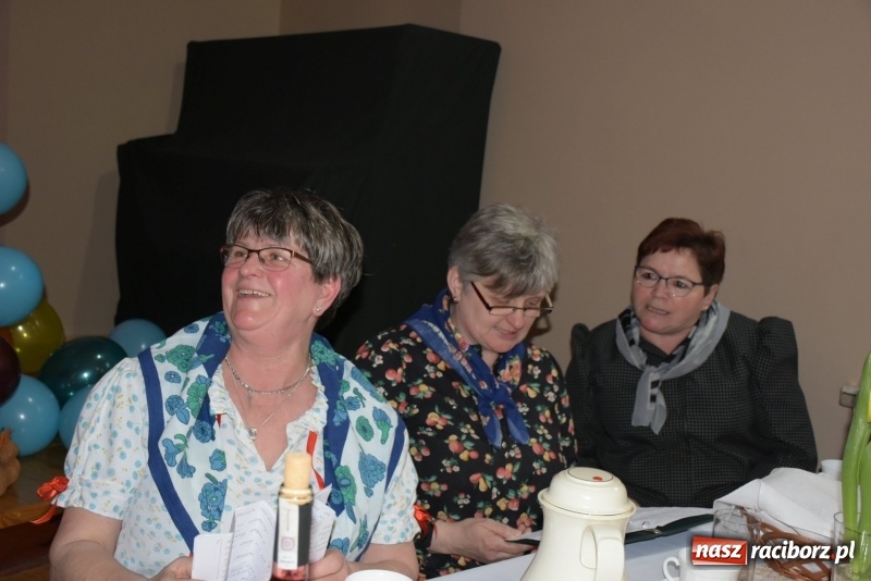 Zdjęcie w galerii na portalu naszraciborz.pl: Bez liczenia kalorii. Pół tysiąca pączków na tłustym czwartku w Tworkowie  wiadomości z regionu