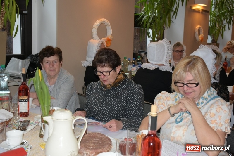 Zdjęcie w galerii na portalu naszraciborz.pl: Bez liczenia kalorii. Pół tysiąca pączków na tłustym czwartku w Tworkowie  wiadomości z regionu