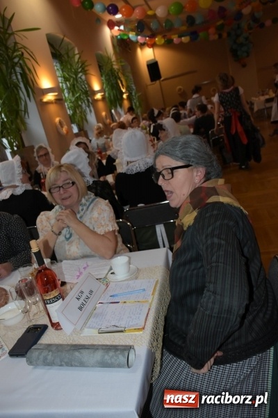 Zdjęcie w galerii na portalu naszraciborz.pl: Bez liczenia kalorii. Pół tysiąca pączków na tłustym czwartku w Tworkowie  wiadomości z regionu