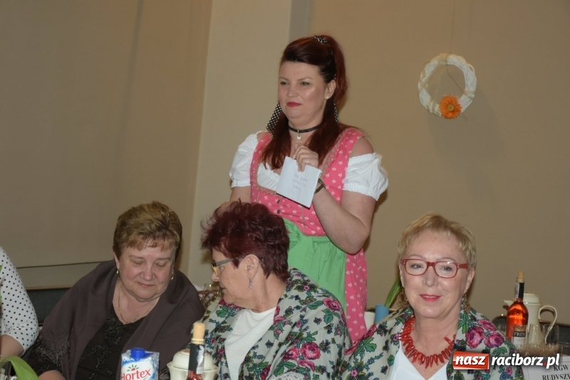 Zdjęcie w galerii na portalu naszraciborz.pl: Bez liczenia kalorii. Pół tysiąca pączków na tłustym czwartku w Tworkowie  wiadomości z regionu