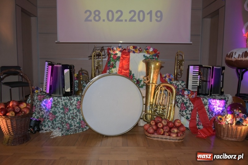 Zdjęcie w galerii na portalu naszraciborz.pl: Bez liczenia kalorii. Pół tysiąca pączków na tłustym czwartku w Tworkowie  wiadomości z regionu