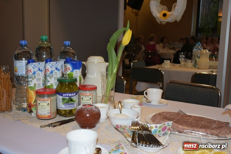 Zdjęcie w galerii na portalu naszraciborz.pl: Bez liczenia kalorii. Pół tysiąca pączków na tłustym czwartku w Tworkowie  wiadomości z regionu