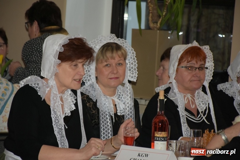 Zdjęcie w galerii na portalu naszraciborz.pl: Bez liczenia kalorii. Pół tysiąca pączków na tłustym czwartku w Tworkowie  wiadomości z regionu