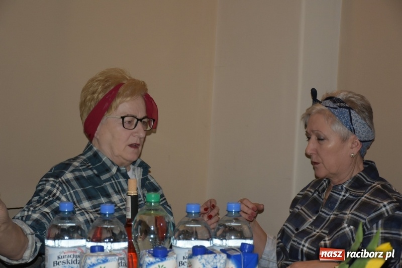 Zdjęcie w galerii na portalu naszraciborz.pl: Bez liczenia kalorii. Pół tysiąca pączków na tłustym czwartku w Tworkowie  wiadomości z regionu