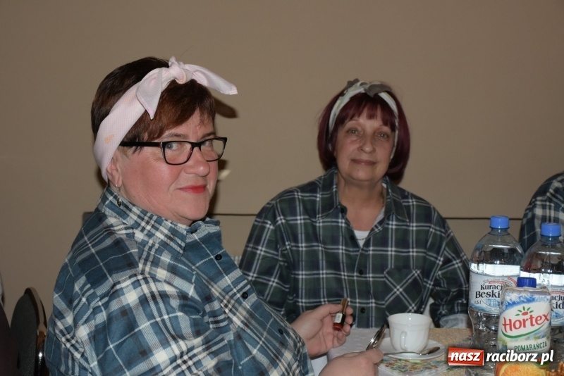 Zdjęcie w galerii na portalu naszraciborz.pl: Bez liczenia kalorii. Pół tysiąca pączków na tłustym czwartku w Tworkowie  wiadomości z regionu