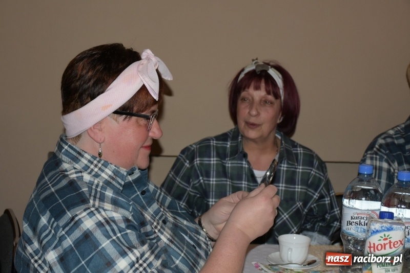 Zdjęcie w galerii na portalu naszraciborz.pl: Bez liczenia kalorii. Pół tysiąca pączków na tłustym czwartku w Tworkowie  wiadomości z regionu