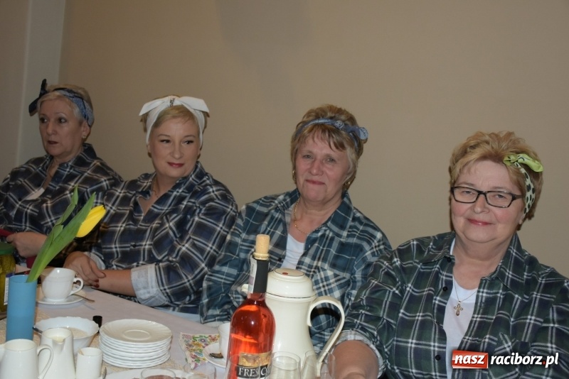 Zdjęcie w galerii na portalu naszraciborz.pl: Bez liczenia kalorii. Pół tysiąca pączków na tłustym czwartku w Tworkowie  wiadomości z regionu