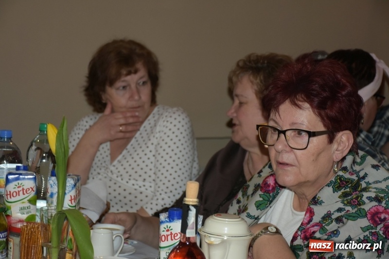 Zdjęcie w galerii na portalu naszraciborz.pl: Bez liczenia kalorii. Pół tysiąca pączków na tłustym czwartku w Tworkowie  wiadomości z regionu