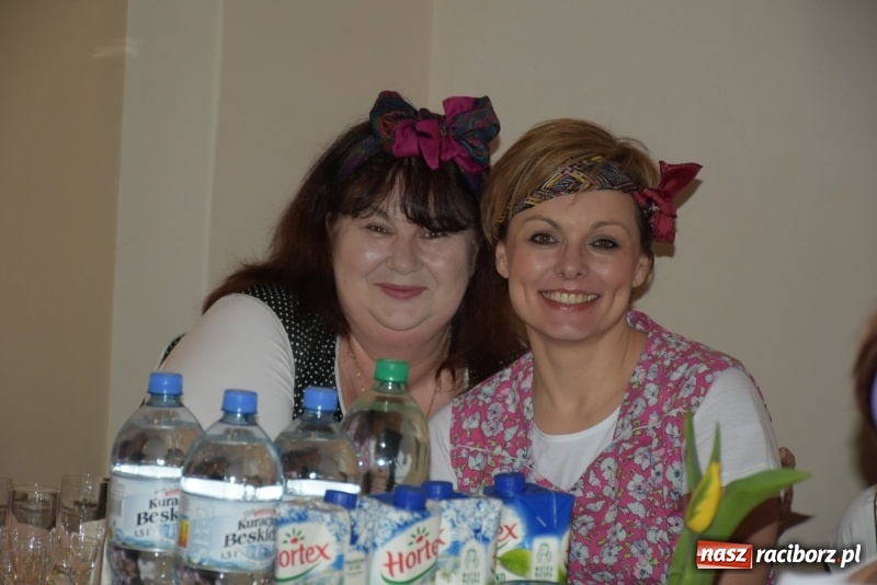 Zdjęcie w galerii na portalu naszraciborz.pl: Bez liczenia kalorii. Pół tysiąca pączków na tłustym czwartku w Tworkowie  wiadomości z regionu