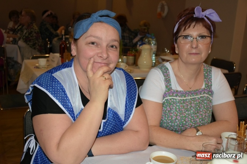 Zdjęcie w galerii na portalu naszraciborz.pl: Bez liczenia kalorii. Pół tysiąca pączków na tłustym czwartku w Tworkowie  wiadomości z regionu