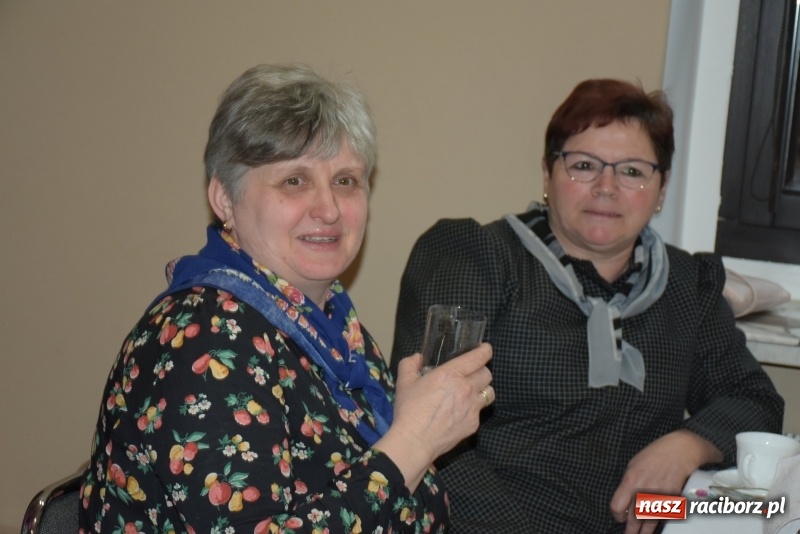 Zdjęcie w galerii na portalu naszraciborz.pl: Bez liczenia kalorii. Pół tysiąca pączków na tłustym czwartku w Tworkowie  wiadomości z regionu