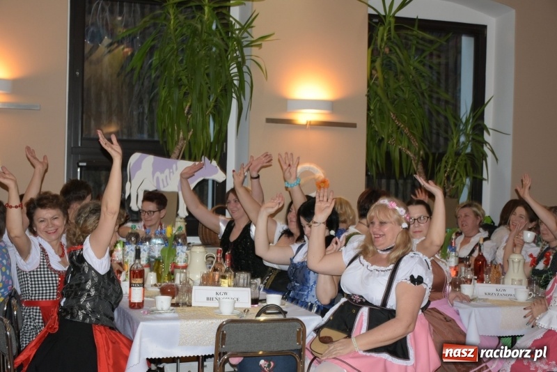 Zdjęcie w galerii na portalu naszraciborz.pl: Bez liczenia kalorii. Pół tysiąca pączków na tłustym czwartku w Tworkowie  wiadomości z regionu