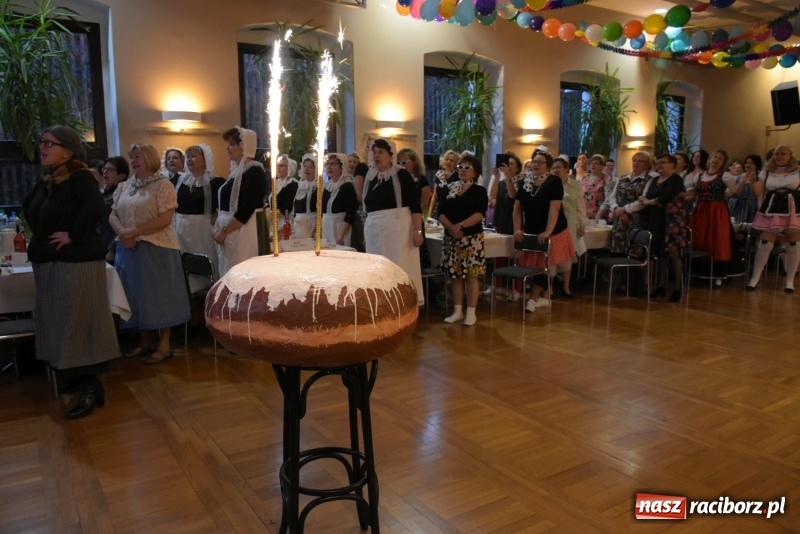 Zdjęcie w galerii na portalu naszraciborz.pl: Bez liczenia kalorii. Pół tysiąca pączków na tłustym czwartku w Tworkowie  wiadomości z regionu