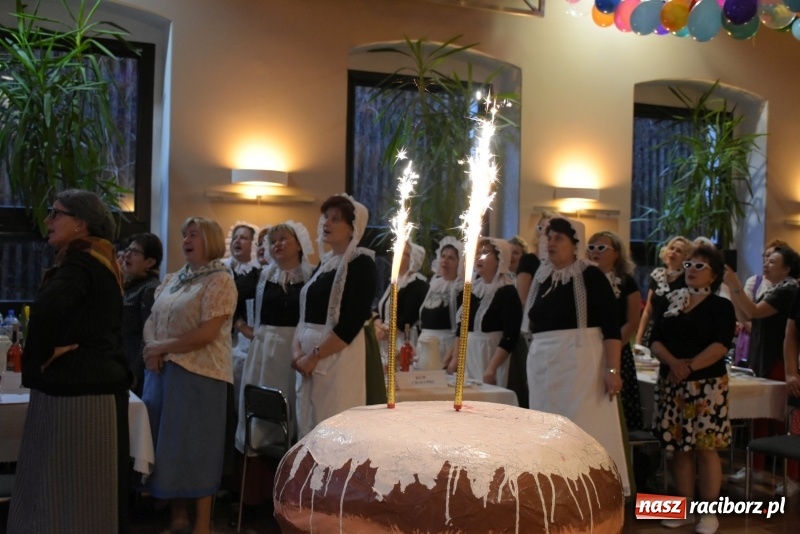 Zdjęcie w galerii na portalu naszraciborz.pl: Bez liczenia kalorii. Pół tysiąca pączków na tłustym czwartku w Tworkowie  wiadomości z regionu