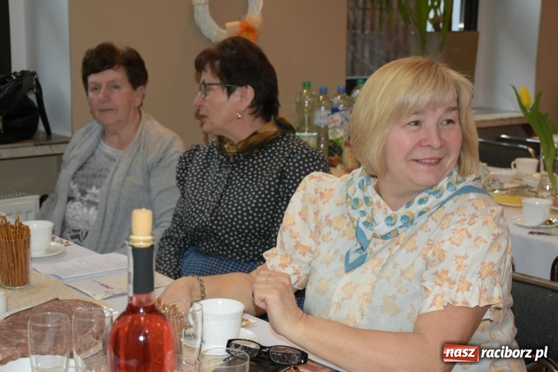 Zdjęcie w galerii na portalu naszraciborz.pl: Bez liczenia kalorii. Pół tysiąca pączków na tłustym czwartku w Tworkowie  wiadomości z regionu