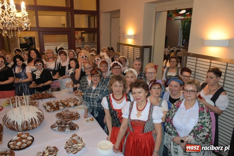 Zdjęcie w galerii na portalu naszraciborz.pl: Bez liczenia kalorii. Pół tysiąca pączków na tłustym czwartku w Tworkowie  wiadomości z regionu