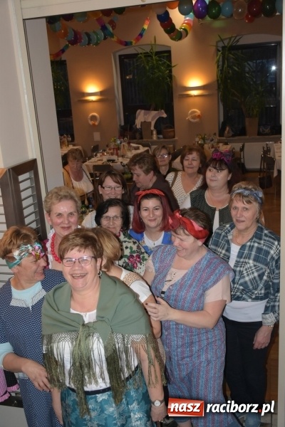 Zdjęcie w galerii na portalu naszraciborz.pl: Bez liczenia kalorii. Pół tysiąca pączków na tłustym czwartku w Tworkowie  wiadomości z regionu