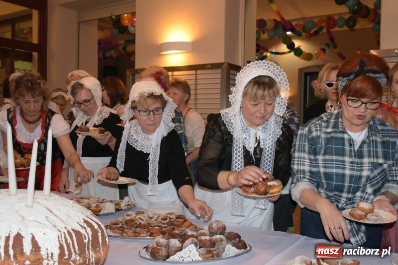 Zdjęcie w galerii na portalu naszraciborz.pl: Bez liczenia kalorii. Pół tysiąca pączków na tłustym czwartku w Tworkowie  wiadomości z regionu