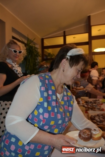 Zdjęcie w galerii na portalu naszraciborz.pl: Bez liczenia kalorii. Pół tysiąca pączków na tłustym czwartku w Tworkowie  wiadomości z regionu