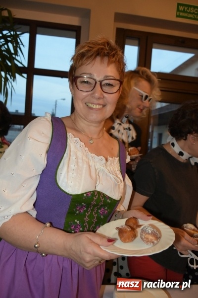 Zdjęcie w galerii na portalu naszraciborz.pl: Bez liczenia kalorii. Pół tysiąca pączków na tłustym czwartku w Tworkowie  wiadomości z regionu