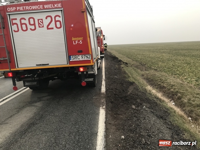 Zdjęcie w galerii na portalu naszraciborz.pl: Dachowanie audi na trasie Żerdziny-Kornice [FOTO] wiadomości z regionu