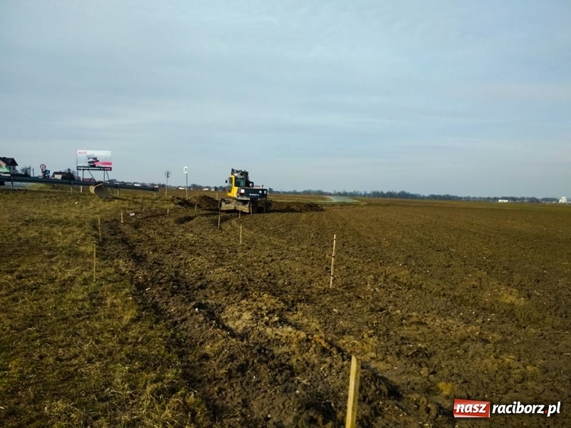 Zdjęcie w galerii na portalu naszraciborz.pl: W Krzyżanowicach budują ścieżkę rowerową wzdłuż DK 45 [foto] wiadomości z regionu