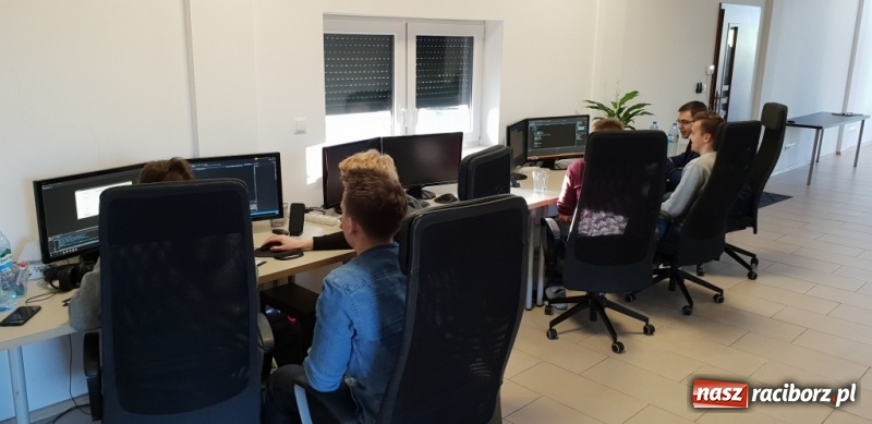 Zdjęcie w galerii na portalu naszraciborz.pl: Nowoczesna nauka w nowoczesnych pracowniach w raciborskim Mechaniku wiadomości z regionu