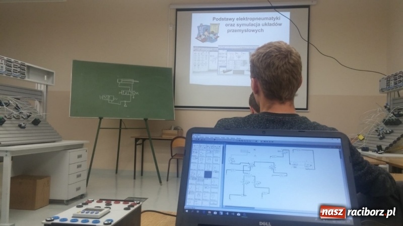 Zdjęcie w galerii na portalu naszraciborz.pl: Nowoczesna nauka w nowoczesnych pracowniach w raciborskim Mechaniku wiadomości z regionu