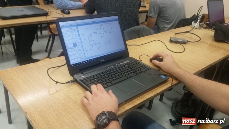 Zdjęcie w galerii na portalu naszraciborz.pl: Nowoczesna nauka w nowoczesnych pracowniach w raciborskim Mechaniku wiadomości z regionu